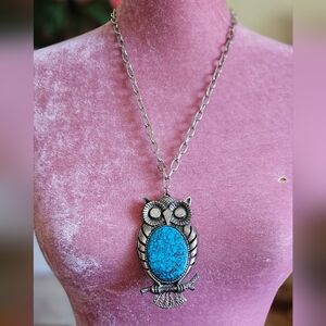 Vintage 70's silver tone faux turquoise owl pendant necklace.